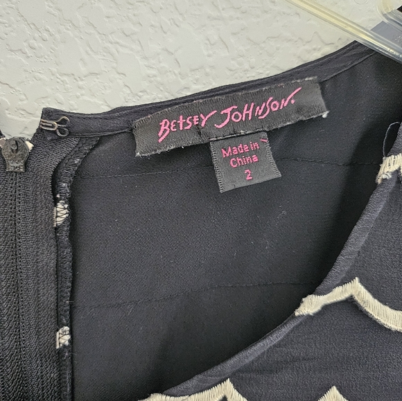 Betsey Johnson Scallop Dress - Picture 4 of 4